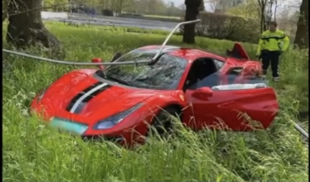 Ferrari F488 Pista crash